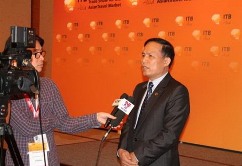 Phó Tổng cục trưởng TCDL Ngô Hoài Chung trả lời phỏng vấn báo chí quốc tế